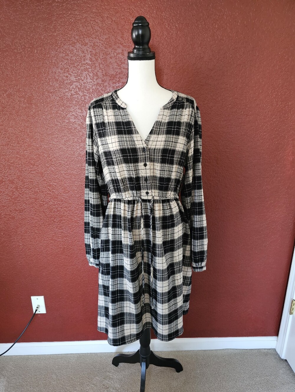 Knox Rose Black and Cream Plaid Button-Front Long Sleeve Dress - Picture 2 of 9